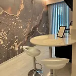 Luxury Station 아파트 *